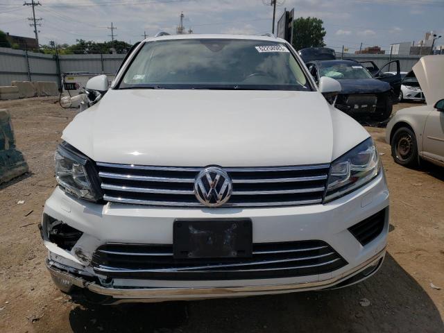 WVGEF9BP3FD008240 - 2015 VOLKSWAGEN TOUAREG V6 WHITE photo 5