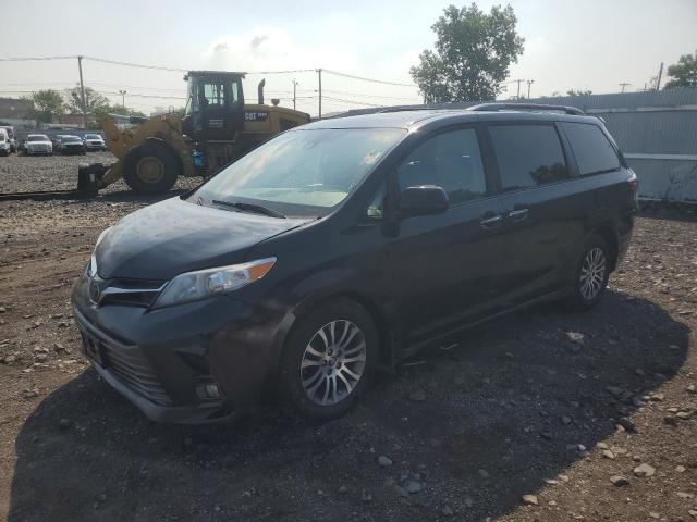 2018 TOYOTA SIENNA XLE, null