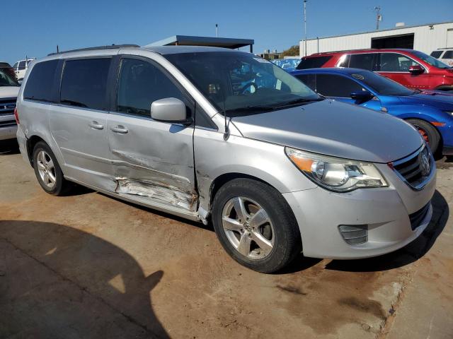 2V4RW3DG7BR642728 - 2011 VOLKSWAGEN ROUTAN SE SILVER photo 4