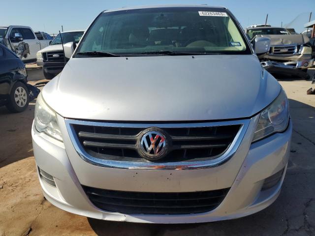 2V4RW3DG7BR642728 - 2011 VOLKSWAGEN ROUTAN SE SILVER photo 5