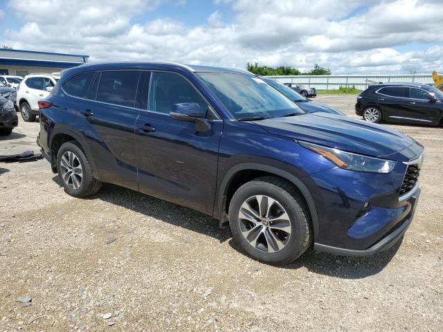5TDGZRBH3NS227229 - 2022 TOYOTA HIGHLANDER XLE BLUE photo 4