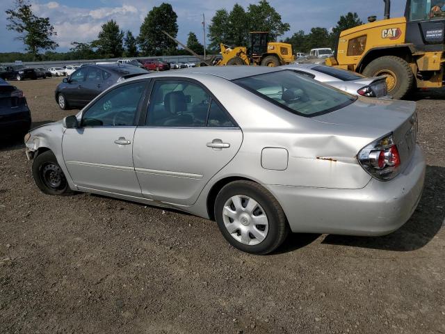 4T1BE32K55U068199 - 2005 TOYOTA CAMRY LE SILVER photo 2