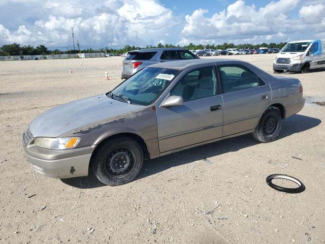 4T1BG22KXWU321832 - 1998 TOYOTA CAMRY CE SILVER photo 1