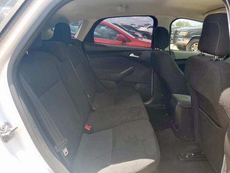 1FADP3K24JL321932 - 2018 FORD FOCUS SE 白色 照片 10