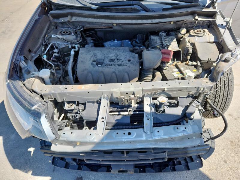 JA4AD3A31HZ029284 - 2017 MITSUBISHI OUTLANDER SE SILVER photo 12