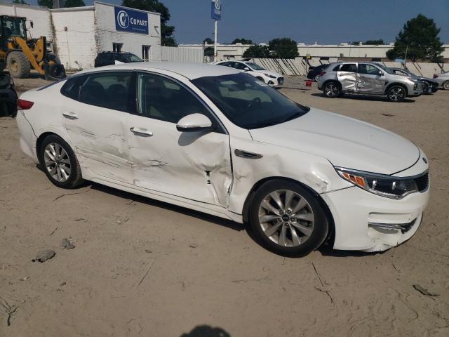 5XXGU4L31GG118924 - 2016 KIA OPTIMA EX WHITE photo 4