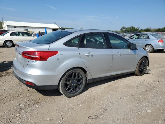 1FADP3F26GL267682 - 2016 FORD FOCUS SE SILVER photo 3