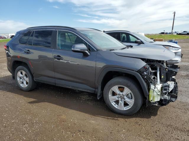 2T3R1RFV8MC229587 - 2021 TOYOTA RAV4 XLE ნაცრისფერი ფოტო 4