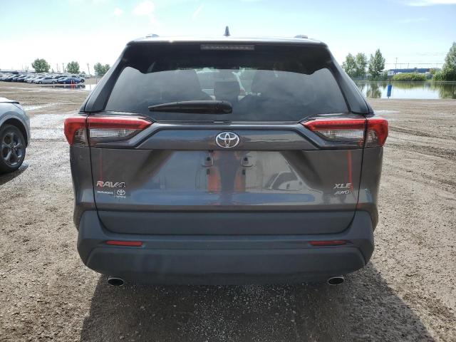 2T3R1RFV8MC229587 - 2021 TOYOTA RAV4 XLE ნაცრისფერი ფოტო 6