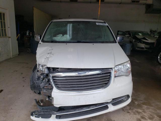 2C4RC1CG2DR509287 - 2013 CHRYSLER TOWN & COU TOURING L WHITE photo 5