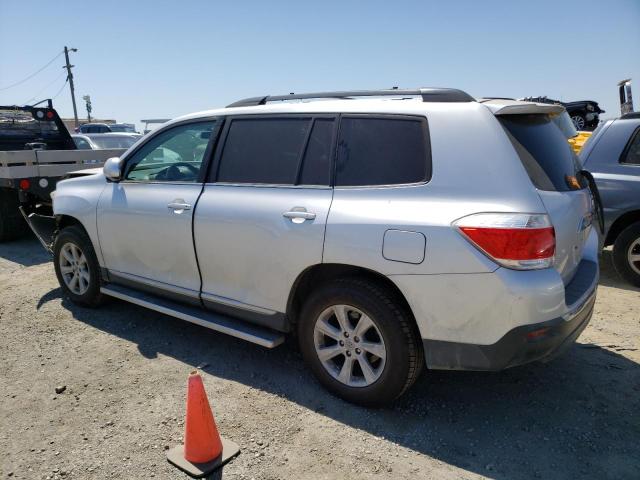 5TDBK3EH8DS240046 - 2013 TOYOTA HIGHLANDER BASE SILVER photo 2