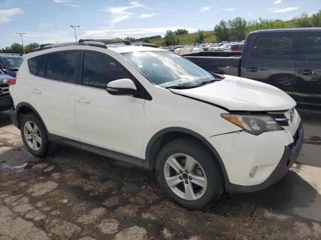 2T3RFREV0DW029997 - 2013 TOYOTA RAV4 XLE WHITE photo 4