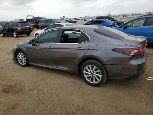 4T1C11AK3NU695652 - 2022 TOYOTA CAMRY LE CHARCOAL photo 2