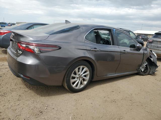 4T1C11AK3NU695652 - 2022 TOYOTA CAMRY LE CHARCOAL photo 3