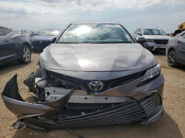 4T1C11AK3NU695652 - 2022 TOYOTA CAMRY LE CHARCOAL photo 5