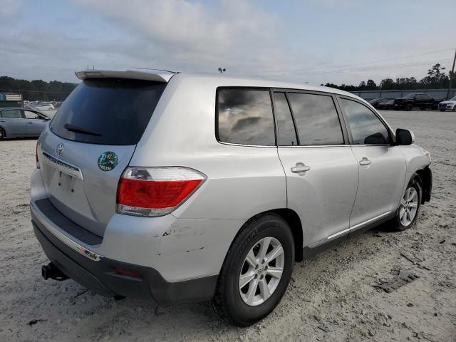 5TDZA3EH6DS043376 - 2013 TOYOTA HIGHLANDER BASE SILVER photo 3