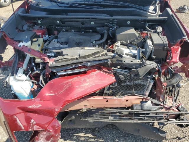 2T3BFREV2JW724673 - 2018 TOYOTA RAV4 LE أحمر صورة 12