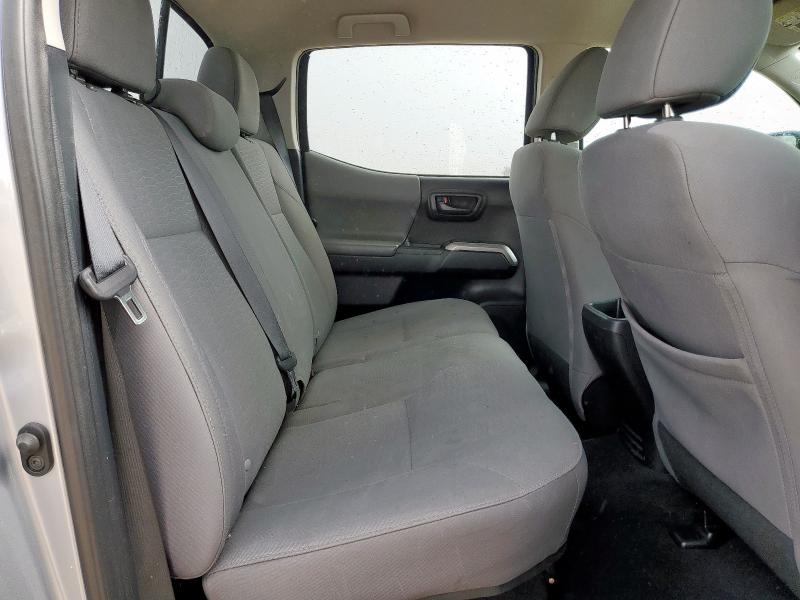 5TFAZ5CN6JX068360 - 2018 TOYOTA TACOMA DOUBLE CAB Серебристый фото 10