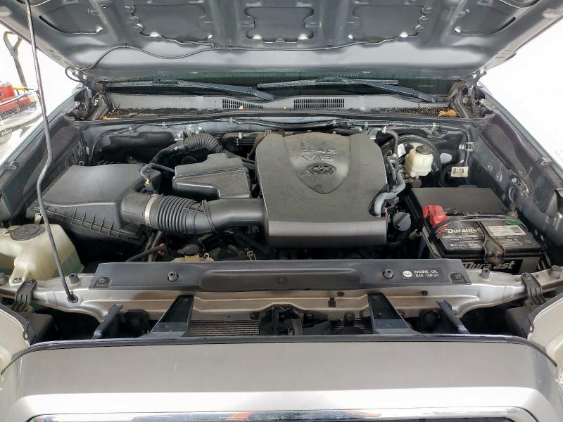 5TFAZ5CN6JX068360 - 2018 TOYOTA TACOMA DOUBLE CAB Серебристый фото 11