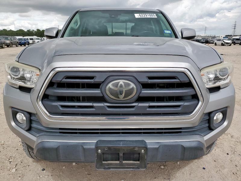 5TFAZ5CN6JX068360 - 2018 TOYOTA TACOMA DOUBLE CAB Серебристый фото 5