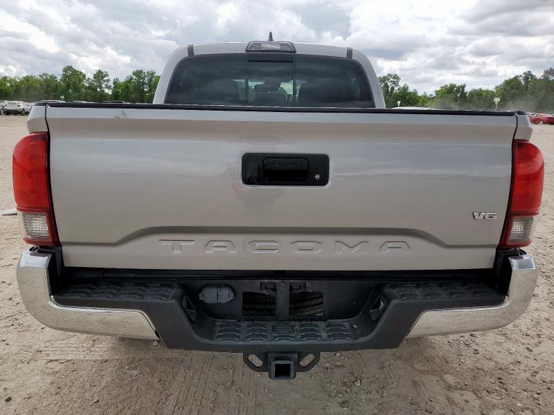 5TFAZ5CN6JX068360 - 2018 TOYOTA TACOMA DOUBLE CAB Серебристый фото 6