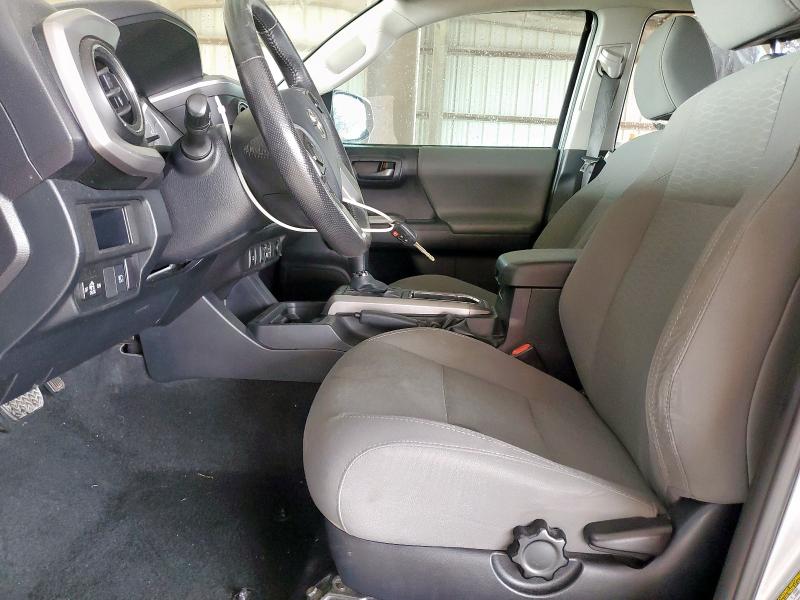 5TFAZ5CN6JX068360 - 2018 TOYOTA TACOMA DOUBLE CAB Серебристый фото 7