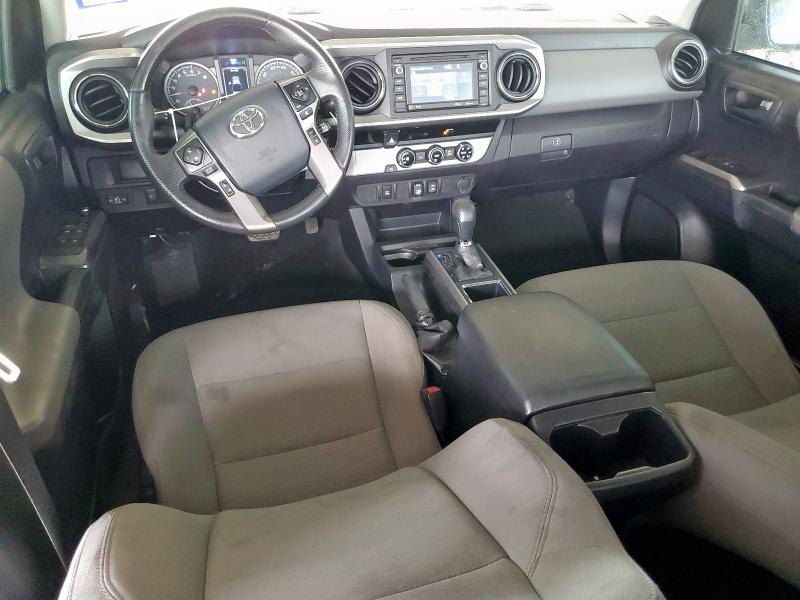 5TFAZ5CN6JX068360 - 2018 TOYOTA TACOMA DOUBLE CAB Серебристый фото 8