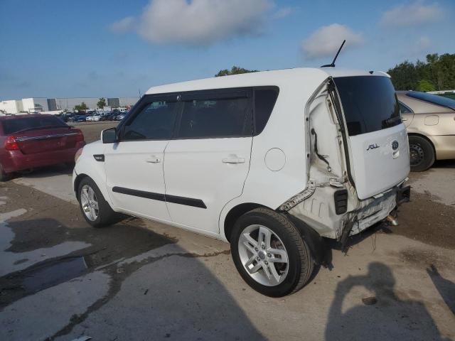 KNDJT2A56C7441161 - 2012 KIA SOUL WHITE photo 2