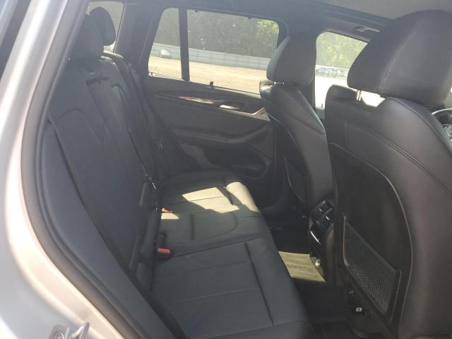 5UXTR9C53JLC73269 - 2018 BMW X3 XDRIVE30I SILVER photo 11