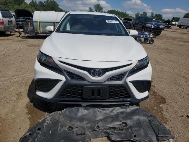 4T1G11AK9PU790060 - 2023 TOYOTA CAMRY SE NIGHT SHADE WHITE photo 5