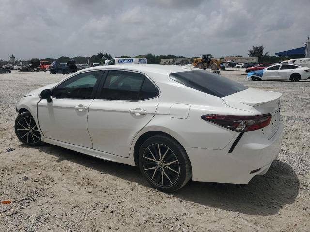 4T1T11AK7RU841315 - 2024 TOYOTA CAMRY SE NIGHT SHADE WHITE photo 2