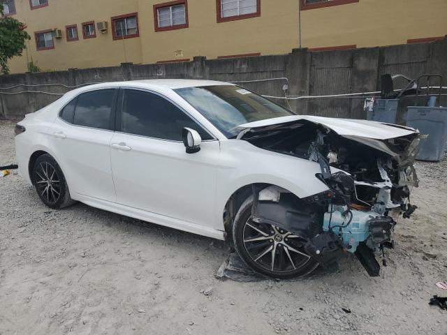 4T1T11AK7RU841315 - 2024 TOYOTA CAMRY SE NIGHT SHADE WHITE photo 4