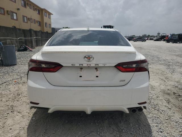 4T1T11AK7RU841315 - 2024 TOYOTA CAMRY SE NIGHT SHADE WHITE photo 6