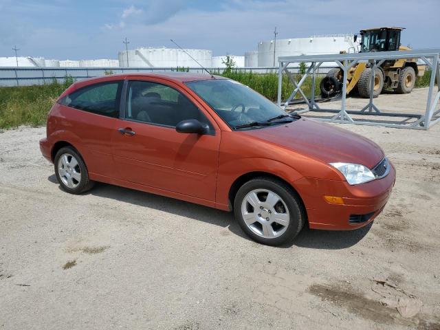 3FAFP31N65R152251 - 2005 FORD FOCUS ZX3 ORANGE photo 4