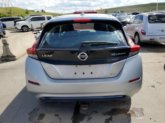 1N4AZ1CP9JC306273 - 2018 NISSAN LEAF S SILVER photo 6