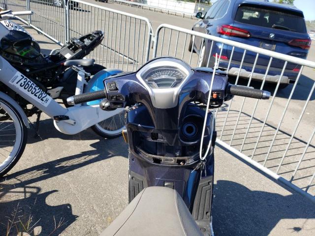 LC2DBJ146KC100816 - 2019 KYMCO USA INC LIKE 150 BLUE photo 5