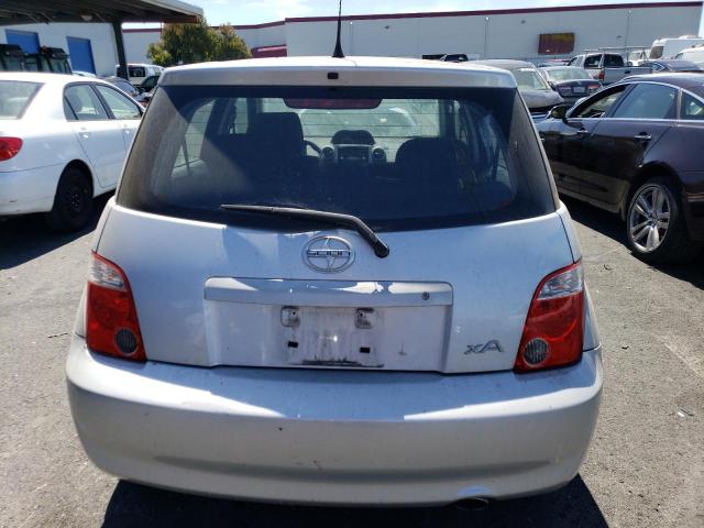 JTKKT604265003069 - 2006 TOYOTA SCION GRAY photo 6