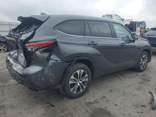 5TDGZRBH4MS071345 - 2021 TOYOTA HIGHLANDER XLE GRAY photo 3