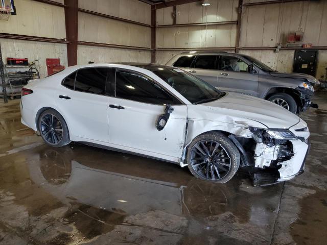 4T1BZ1HK1JU009449 - 2018 TOYOTA CAMRY XSE WHITE photo 4