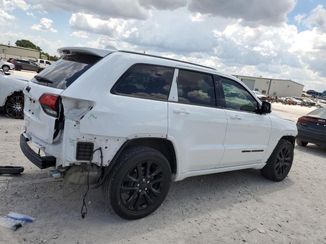 1C4RJEAG0JC246740 - 2018 JEEP GRAND CHER LAREDO WHITE photo 3