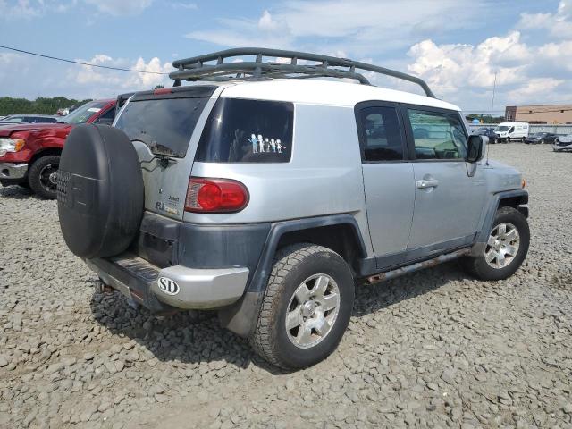 JTEBU11F470005097 - 2007 TOYOTA FJ CRUISER SILVER photo 3