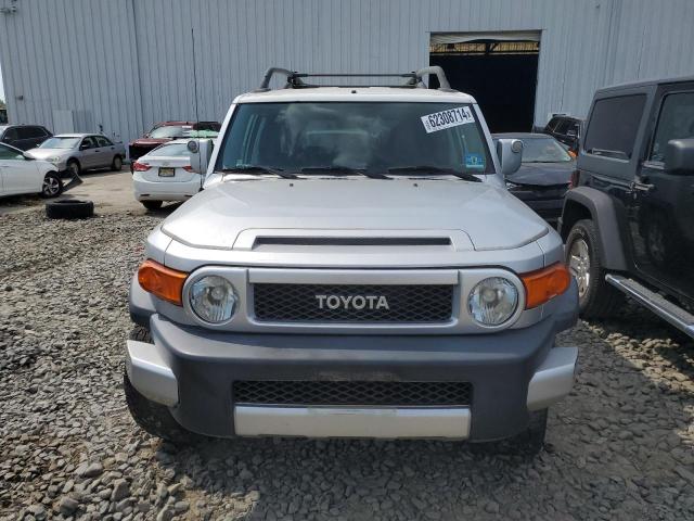 JTEBU11F470005097 - 2007 TOYOTA FJ CRUISER SILVER photo 5