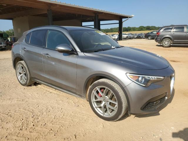 ZASFAKNN6J7B94492 - 2018 ALFA ROMEO STELVIO TI SPORT GRAY photo 4