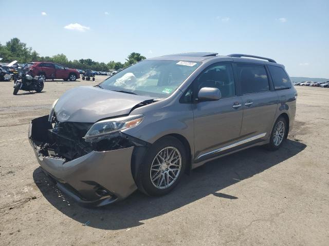 2018 TOYOTA SIENNA SE, null