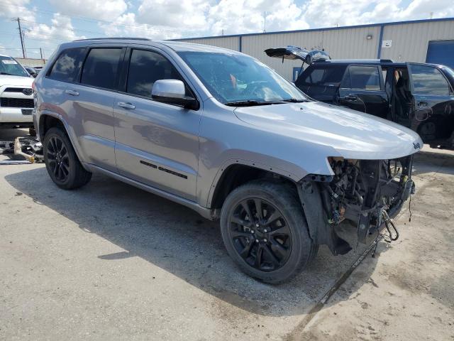 1C4RJFAGXJC190604 - 2018 JEEP GRAND CHER LAREDO SILVER photo 4