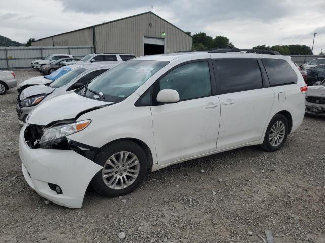 2012 TOYOTA SIENNA XLE, null