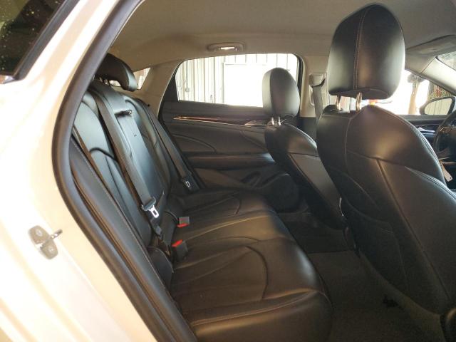 1G4ZP5SZ5JU124993 - 2018 BUICK LACROSSE ESSENCE WHITE photo 10