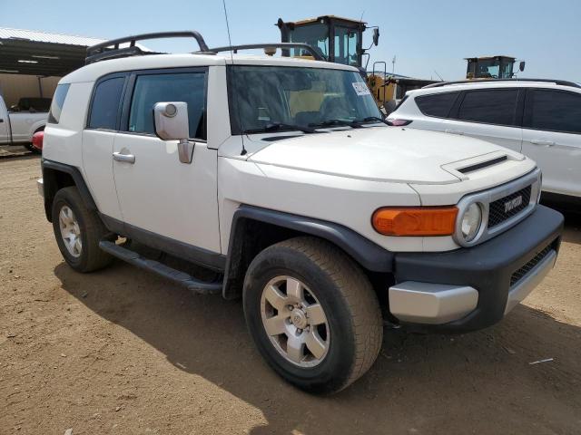 JTEBU4BF1AK089942 - 2010 TOYOTA FJ CRUISER WHITE photo 4