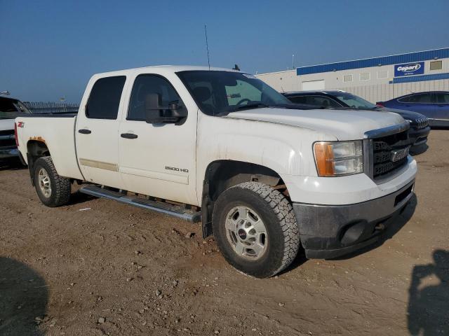 1GT120CG9BF226819 - 2011 GMC SIERRA K2500 SLE WHITE photo 4