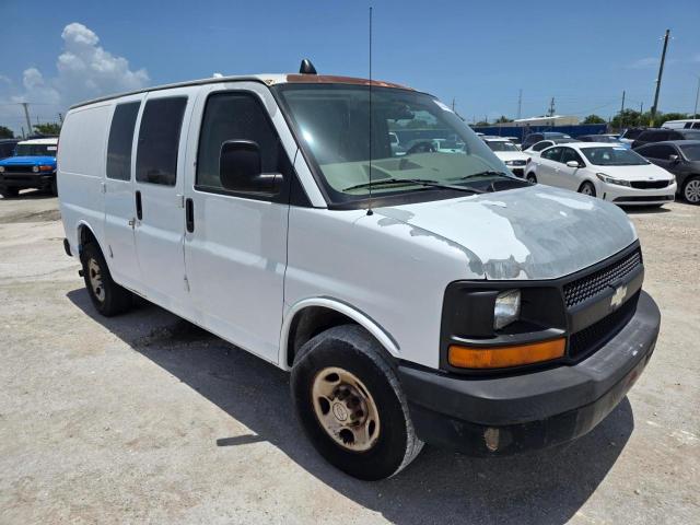 1GCHG35K481164917 - 2008 CHEVROLET EXPRESS G3 WHITE photo 4